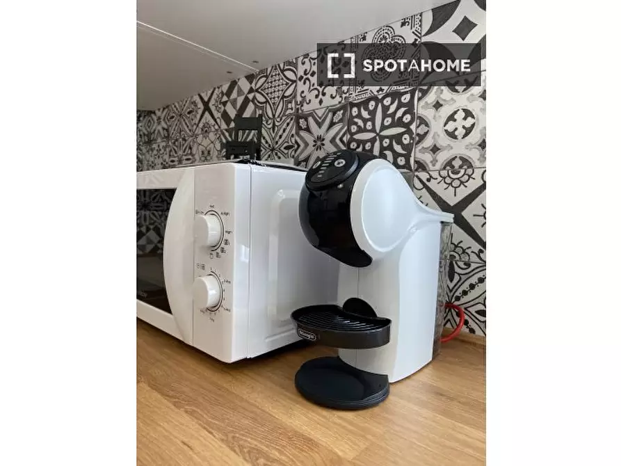 Immagine 8 di Camera condivisa in affitto  in Via Vincenzo Menasi a Roma