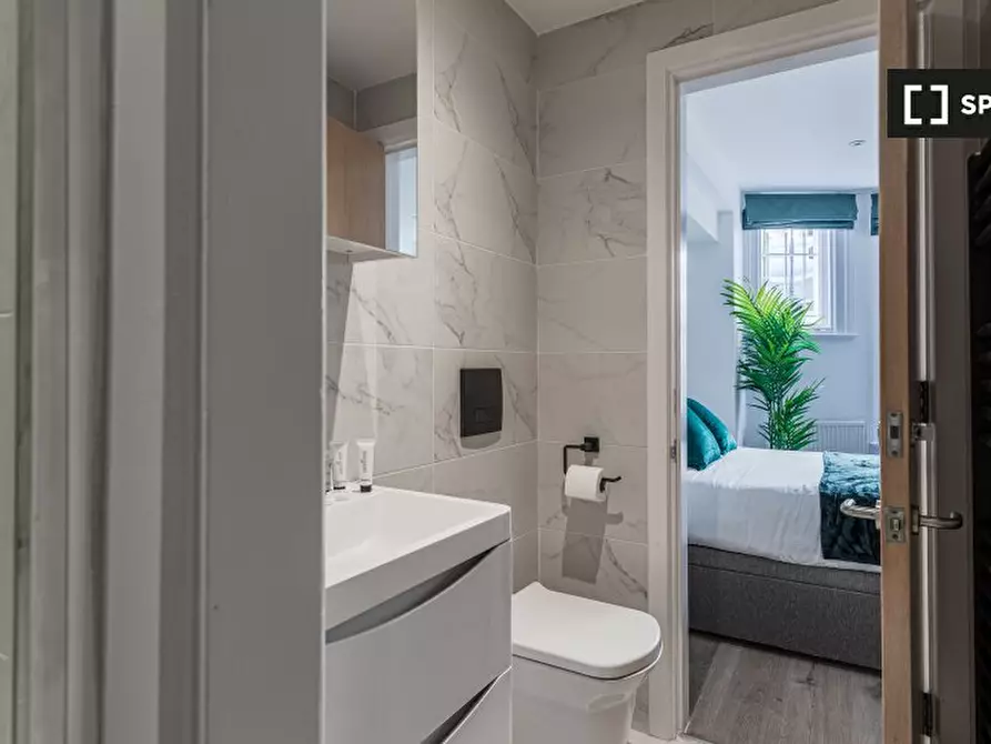 Immagine 10 di Ufficio in affitto  in Flat a Kensington