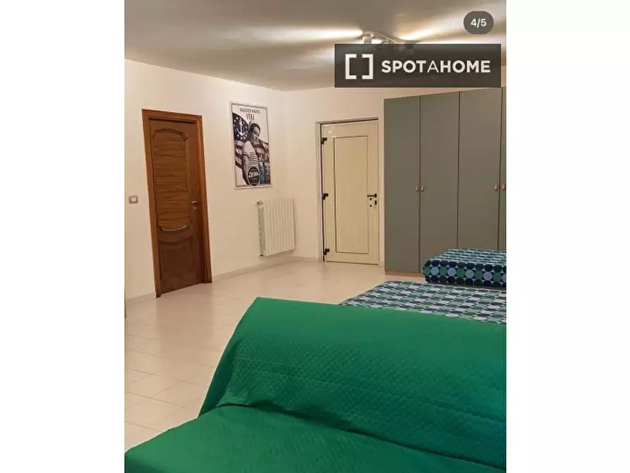 Immagine 18 di Camera condivisa in affitto  in Via Pasquale Frustaci a Napoli