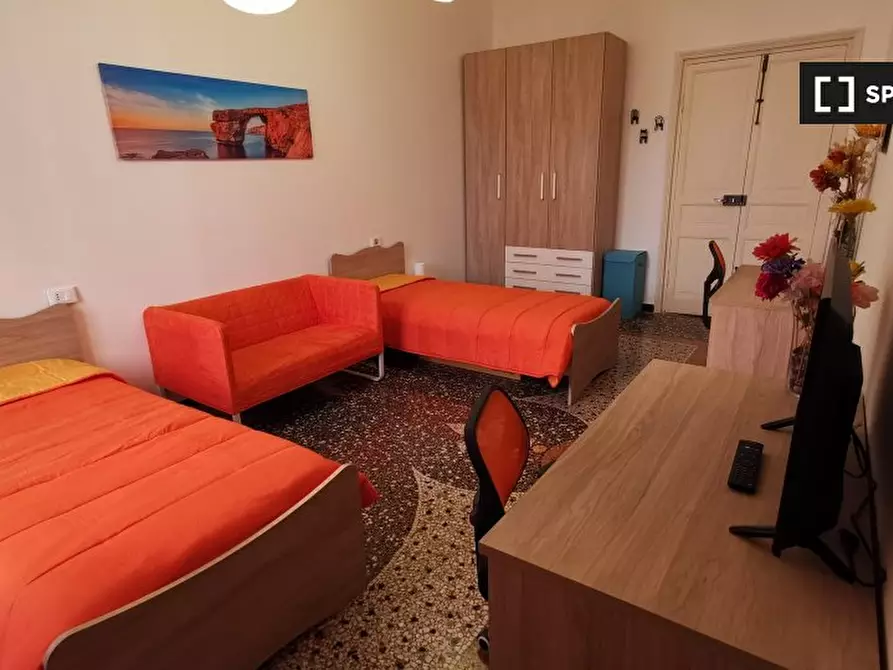 Immagine 6 di Camera condivisa in affitto  in Via Venezia a Genova
