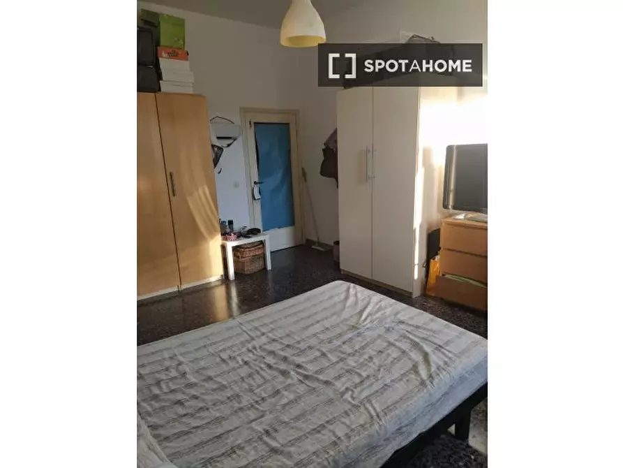 Immagine 2 di Camera condivisa in affitto  in Viale Corsica a Firenze