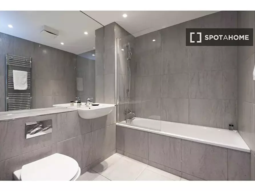 Immagine 14 di Appartamento in affitto  in Lockton St a Kensington