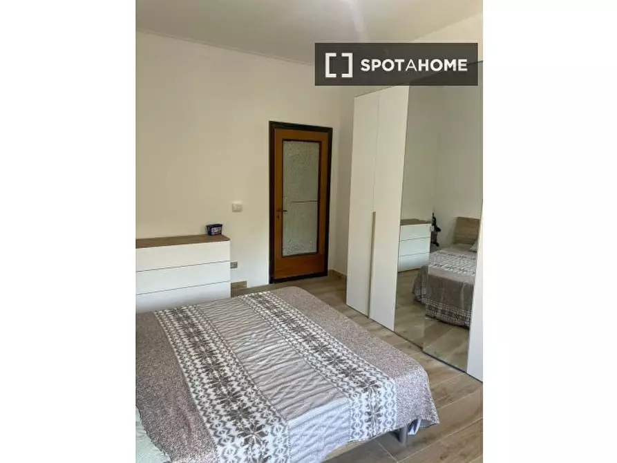 Immagine 2 di Camera condivisa in affitto  in Viale del Caravaggio a Roma