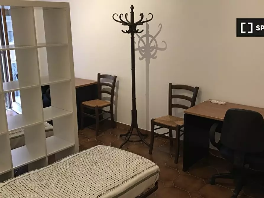 Immagine 2 di Camera condivisa in affitto  in Via Renato Simoni a Roma