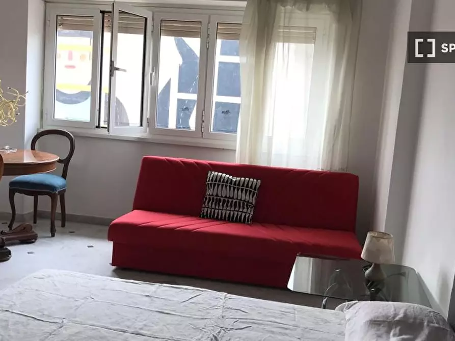 Immagine 8 di Camera condivisa in affitto  in Via Teano a Roma