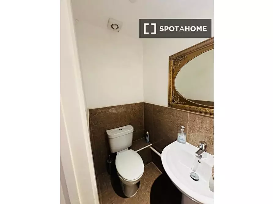 Immagine 14 di Camera condivisa in affitto  in Silverthorne Road a Lambeth