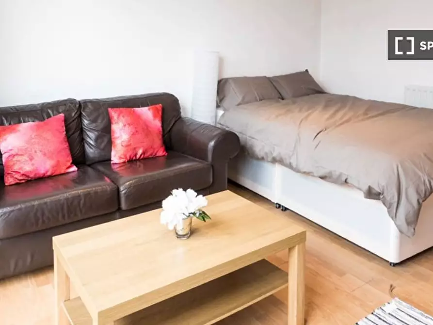 Immagine 12 di Camera condivisa in affitto  in Queensdale Crescent a Kensington