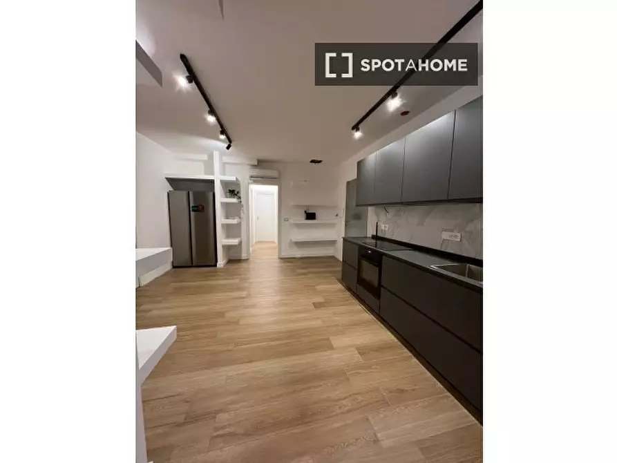 Immagine 4 di Camera condivisa in affitto  in Via Pasquale Frustaci a Napoli