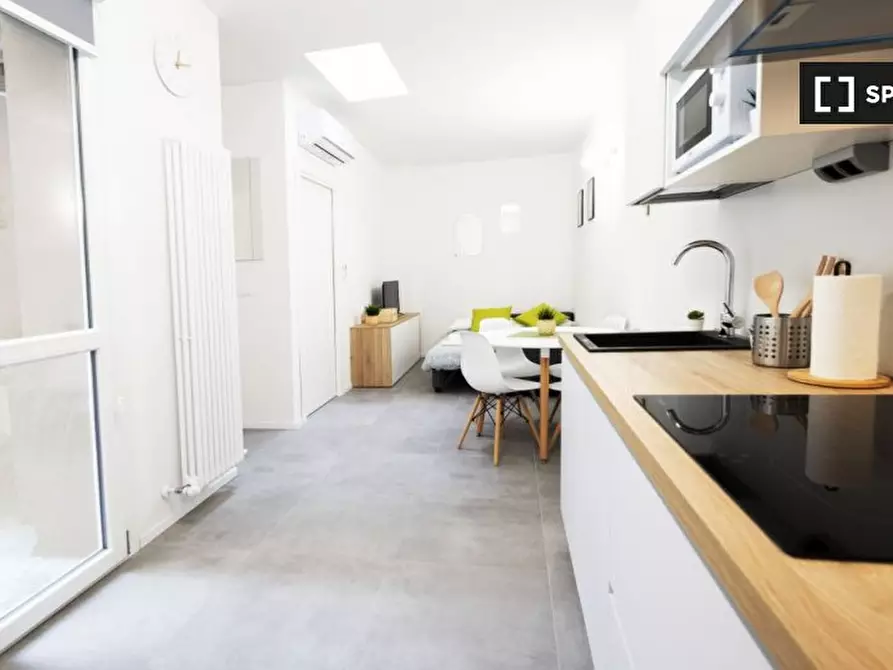 Immagine 13 di Appartamento in affitto  in Via Ugo Lenzi a Bologna