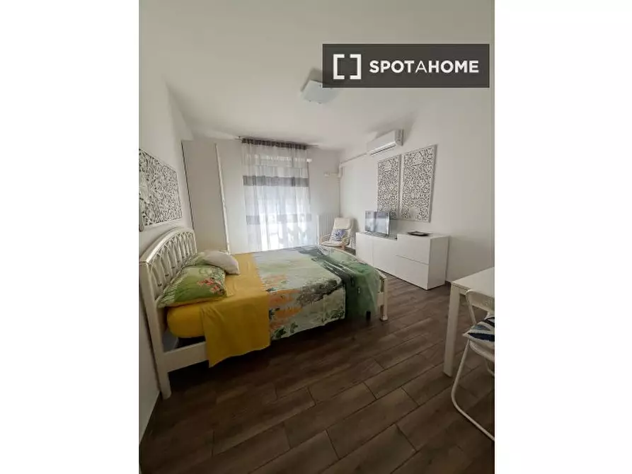 Immagine 8 di Camera condivisa in affitto  in Via dei Salici a Milano