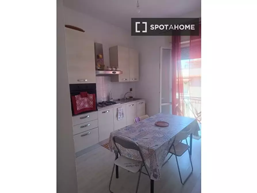 Immagine 5 di Camera condivisa in affitto  in Via Giovanni Battista Bastianelli a Roma
