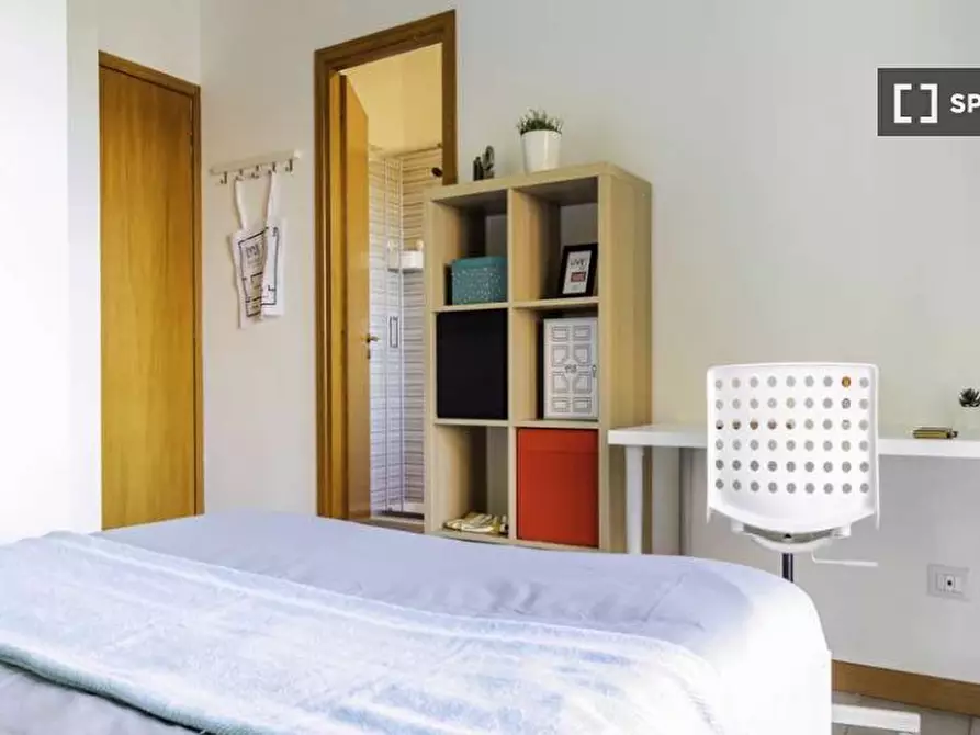 Immagine 5 di Camera condivisa in affitto  in Via Fiume delle Perle a Roma