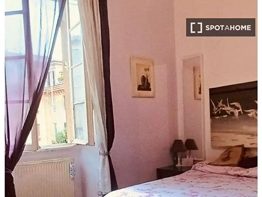 Immagine 2 di Camera condivisa in affitto  in Piazza Melozzo da Forlì, 00196 Roma RM, Italy a Roma