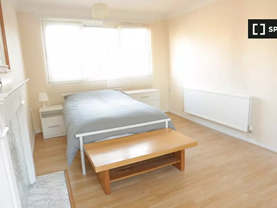 Immagine 1 di Camera condivisa in affitto  in Ivanhoe House a Poplar