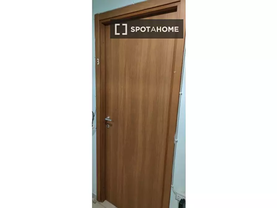 Immagine 4 di Camera condivisa in affitto  in Piazza Crocelle ai Mannesi a Napoli