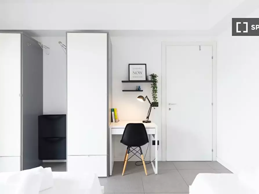 Immagine 1 di Camera condivisa in affitto  in Via Luigi Mercantini a Milano