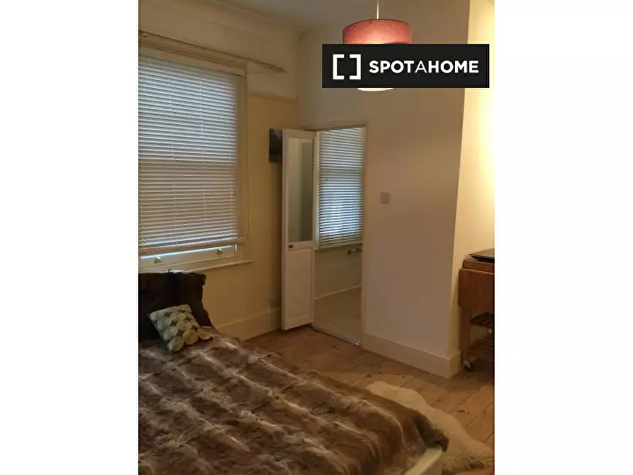 Immagine 5 di Ufficio in affitto  in A St Mark's Rd a Enfield