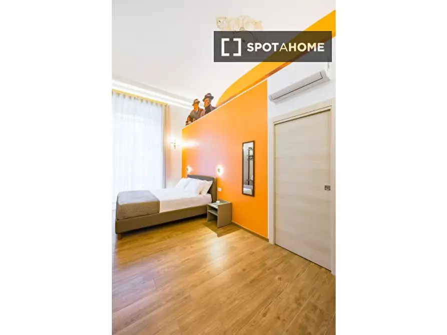 Immagine 14 di Appartamento in affitto  in Via Santa Teresa degli Scalzi a Napoli