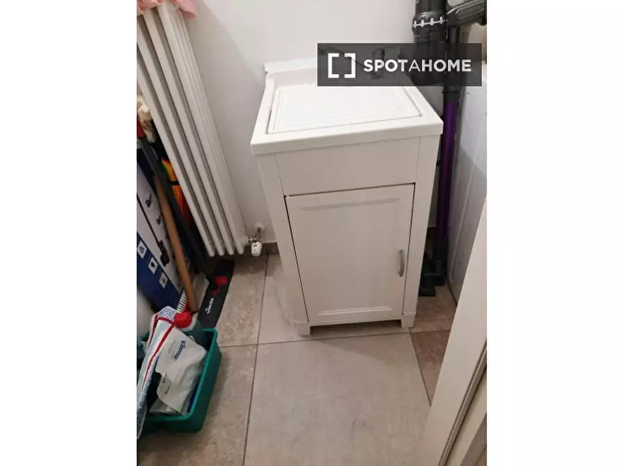 Immagine 4 di Appartamento in affitto  in Via Barberia a Bologna
