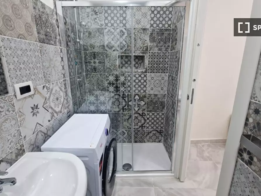 Immagine 5 di Camera condivisa in affitto  in Via Carlo de Cesare a Napoli