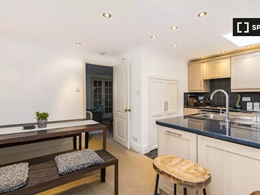 Immagine 9 di Appartamento in affitto  in a Ledbury Mews North a Kensington