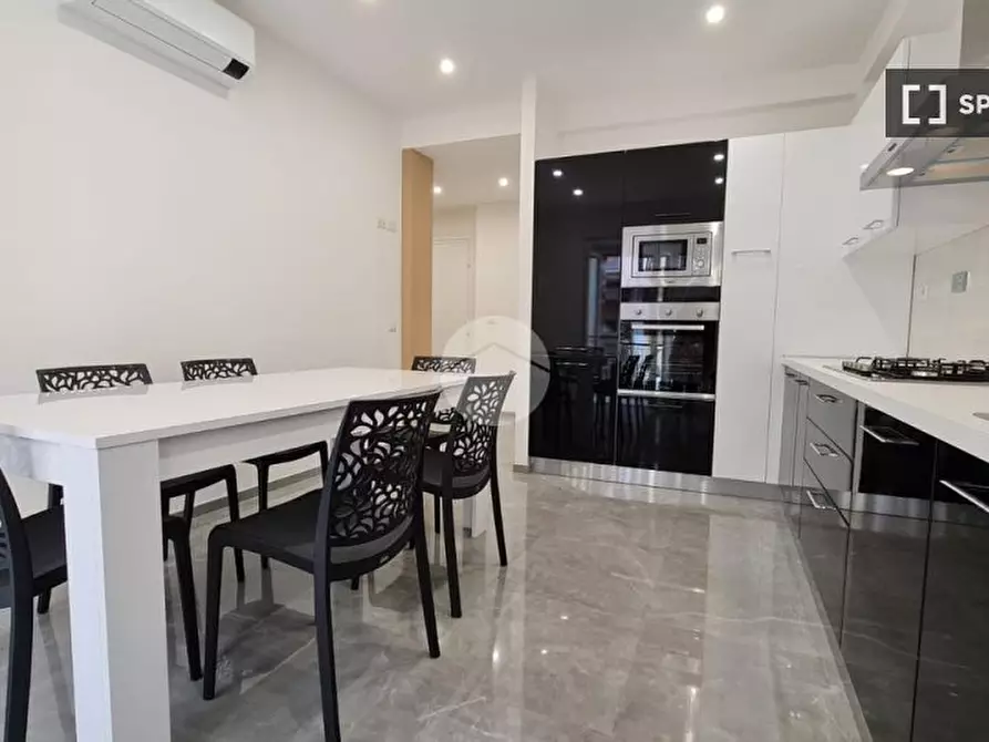 Immagine 6 di Camera condivisa in affitto  in Via Luigi Magrini a Roma