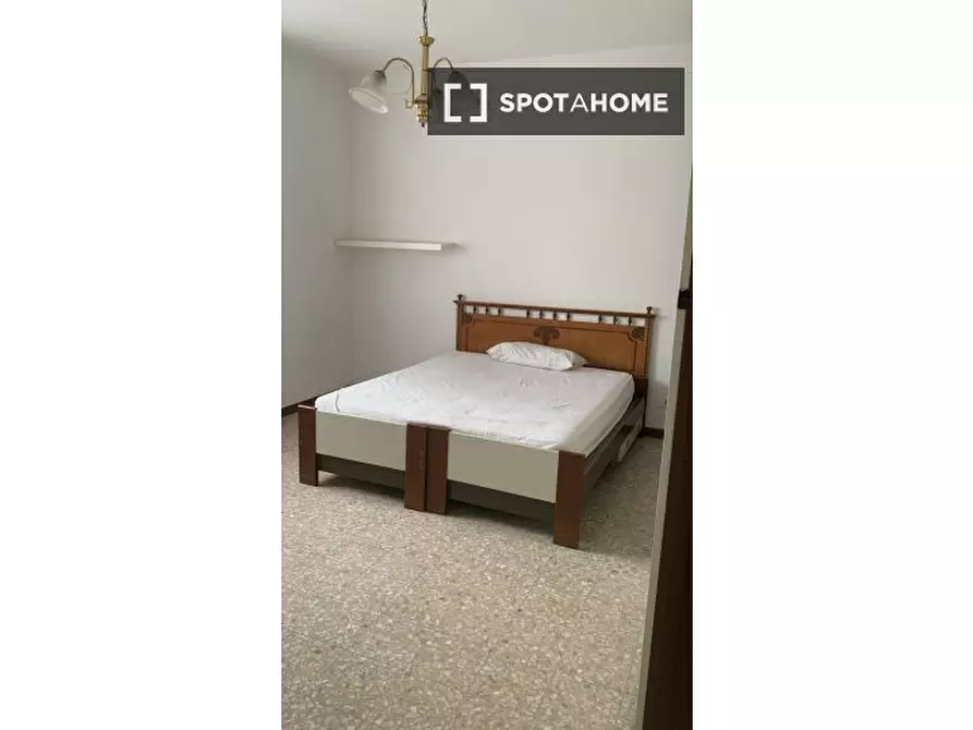 Immagine 4 di Camera condivisa in affitto  in Via Cornelio Sisenna a Roma