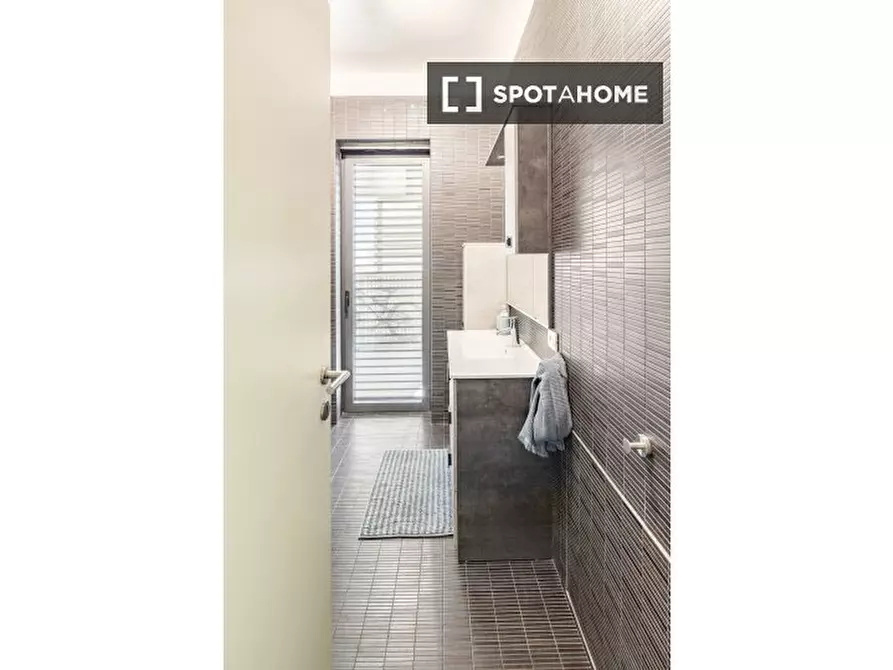 Immagine 1 di Camera condivisa in affitto  in Via di Casal Bertone a Roma