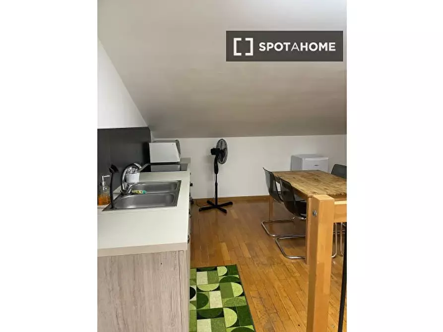 Immagine 12 di Camera condivisa in affitto  in Via Giorgio Sommer a Roma