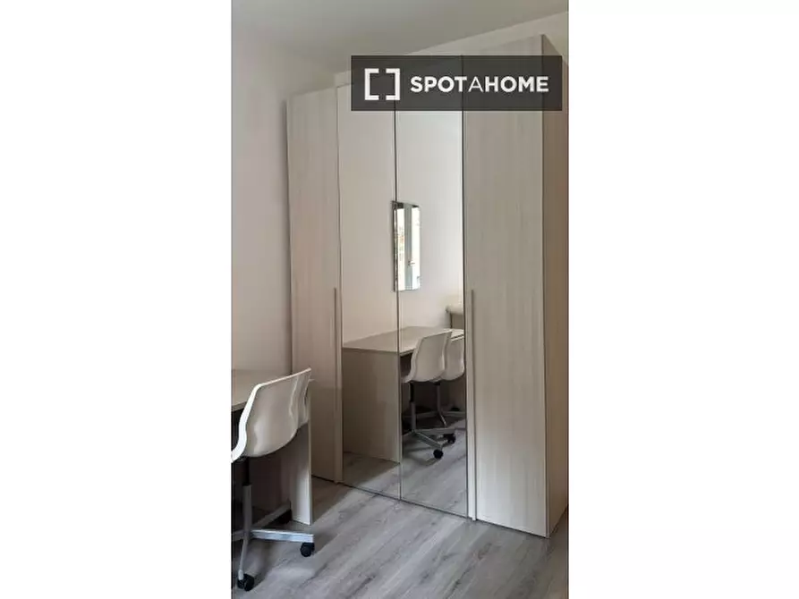 Immagine 2 di Camera condivisa in affitto  in Via Francesco Caracciolo, 20155 Milano MI, Italy a Milano