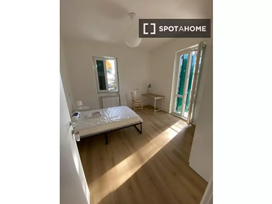 Immagine 1 di Camera condivisa in affitto  in Via Vincenzo Tomassini a Roma