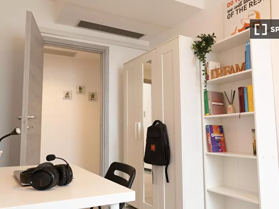 Immagine 2 di Camera condivisa in affitto  in Via Dante a Cagliari