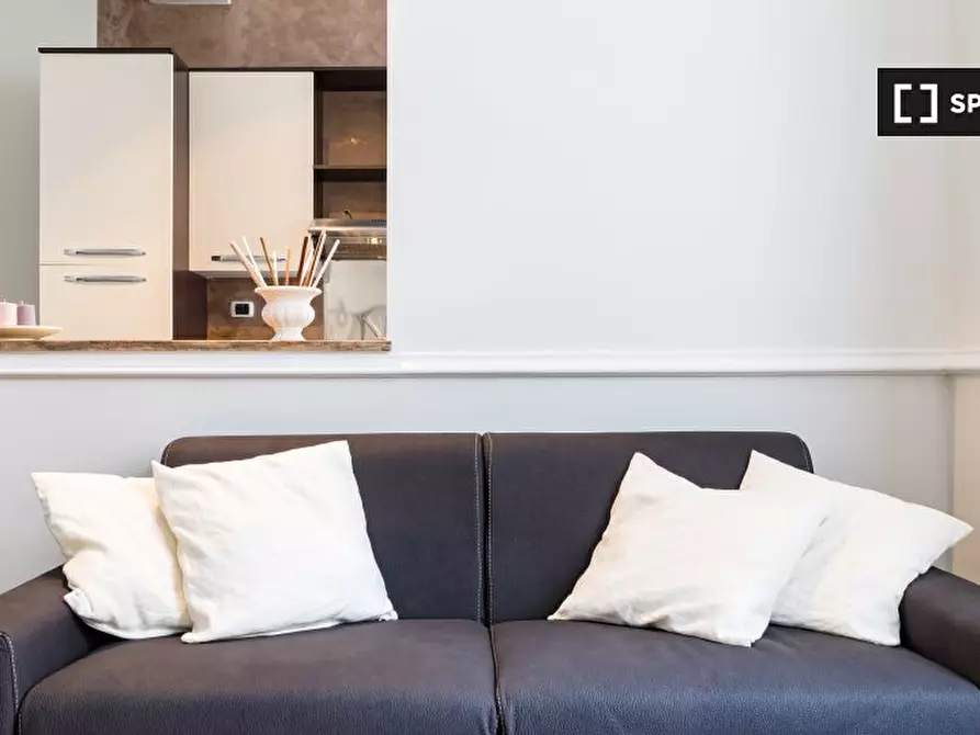 Immagine 8 di Appartamento in affitto  in Via del Gambero a Roma