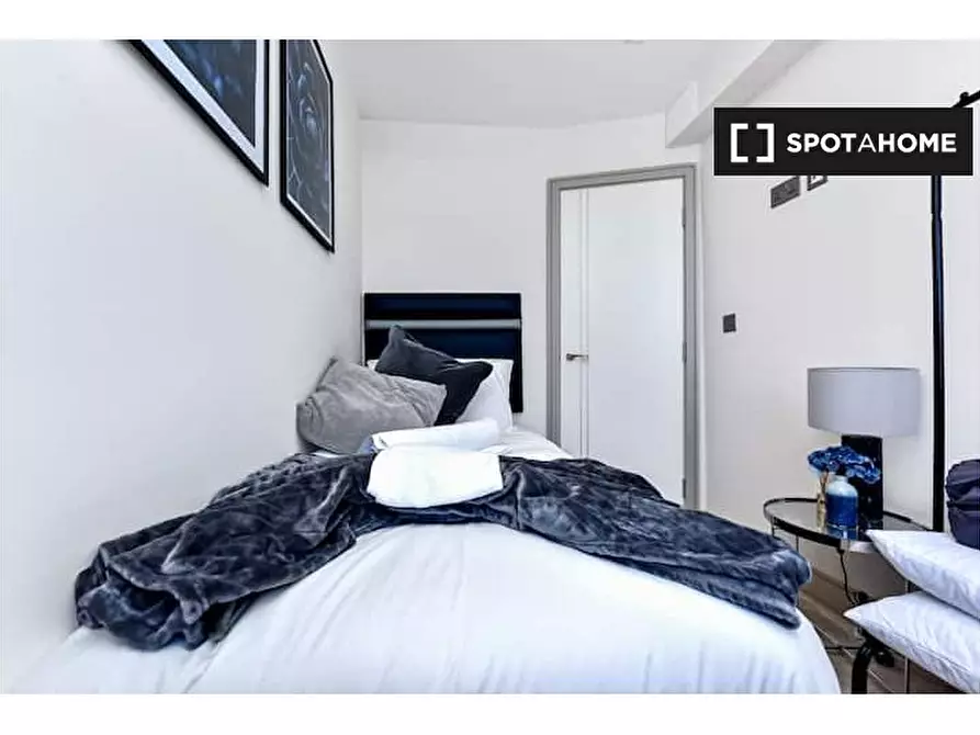 Immagine 10 di Appartamento in affitto  in Flat Goldman House - 122 Wembley Park drive HA9 8HP a Brent