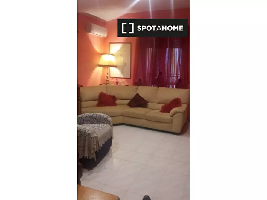 Immagine 6 di Camera condivisa in affitto  in Via Garessio a Roma