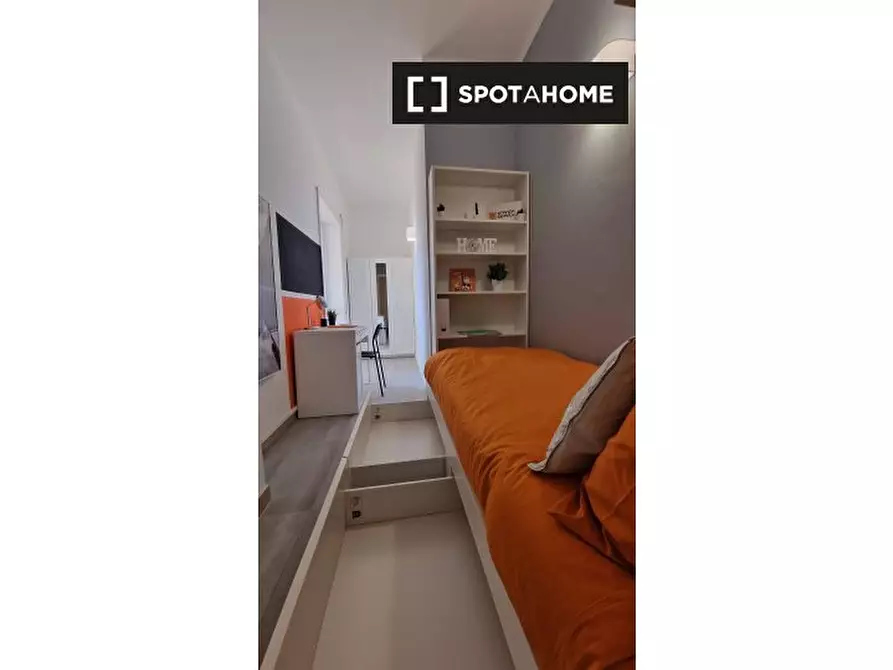 Immagine 13 di Camera condivisa in affitto  in Lungotevere di Pietra Papa a Roma