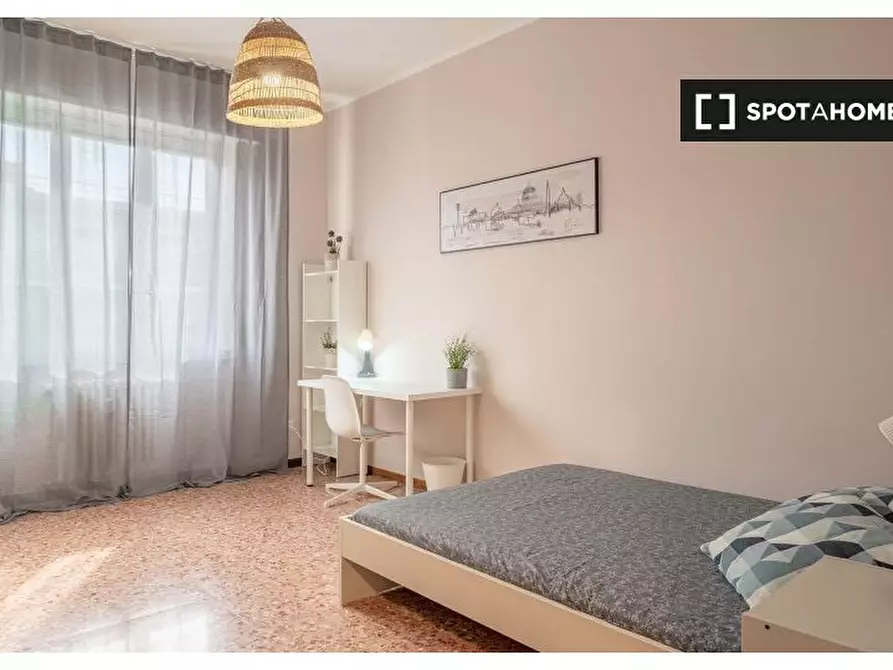 Immagine 3 di Camera condivisa in affitto  in Via Angera a Milano