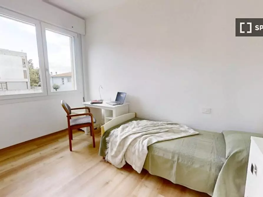 Immagine 1 di Camera condivisa in affitto  in VIA cosme tura a Padova