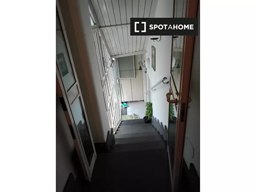 Immagine 16 di Camera condivisa in affitto  in Vico Tarsia a Napoli