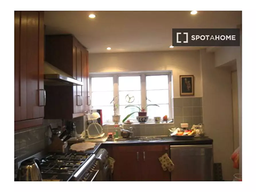 Immagine 4 di Camera condivisa in affitto  in Aylmer Rd a Barnet