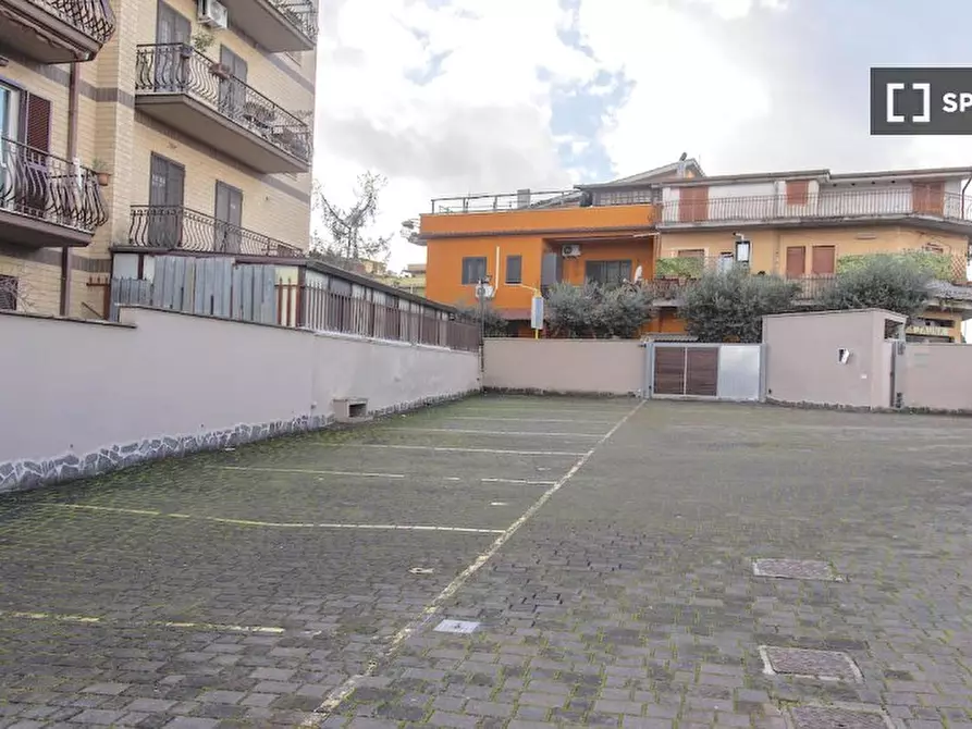 Immagine 11 di Camera condivisa in affitto  in Via di Carcaricola a Roma