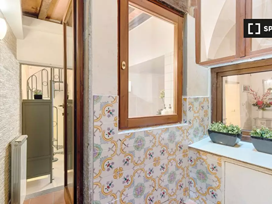 Immagine 17 di Appartamento in affitto  in Borgo Tegolaio, 50125 Firenze FI, Italy a Firenze