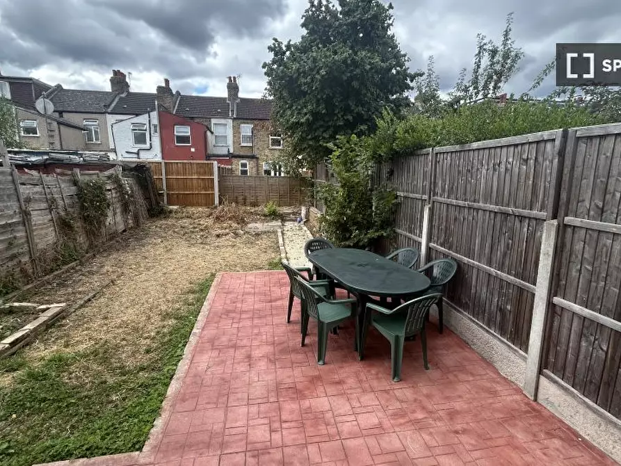 Immagine 4 di Appartamento in affitto  in Orpington Gardens a Enfield