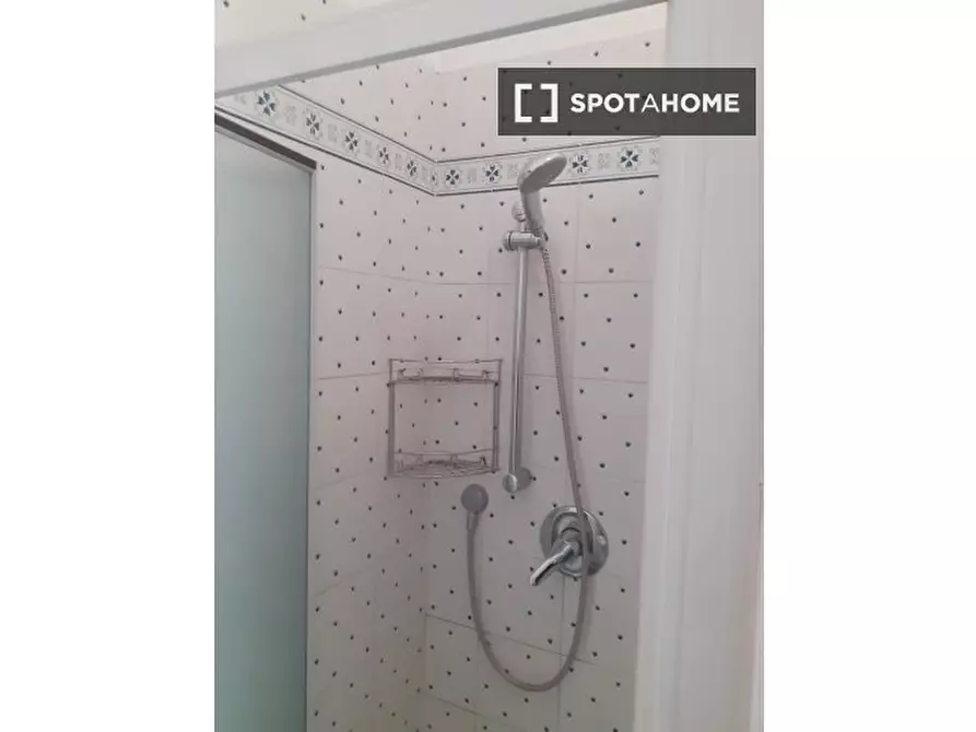 Immagine 9 di Camera condivisa in affitto  in Via Giuseppe Lorenzoni a Roma