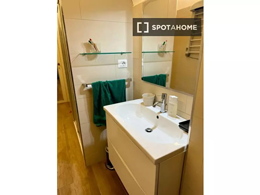 Immagine 10 di Appartamento in affitto  in Via Bari a Roma