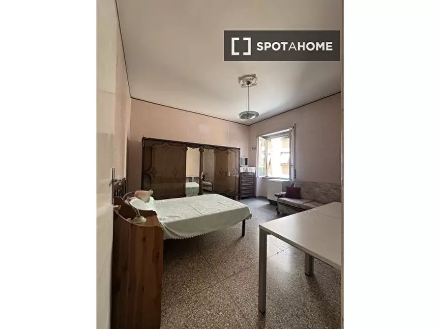 Immagine 1 di Camera condivisa in affitto  in Viale Opita Oppio a Roma