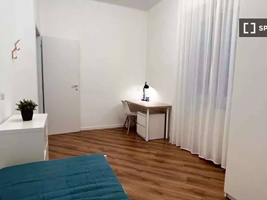 Immagine 2 di Camera condivisa in affitto  in Via Oropa a Milano