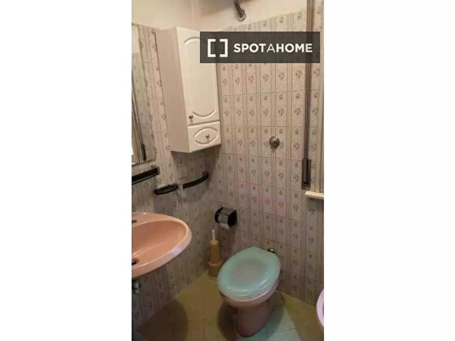 Immagine 3 di Camera condivisa in affitto  in Via Pian Due Torri a Roma