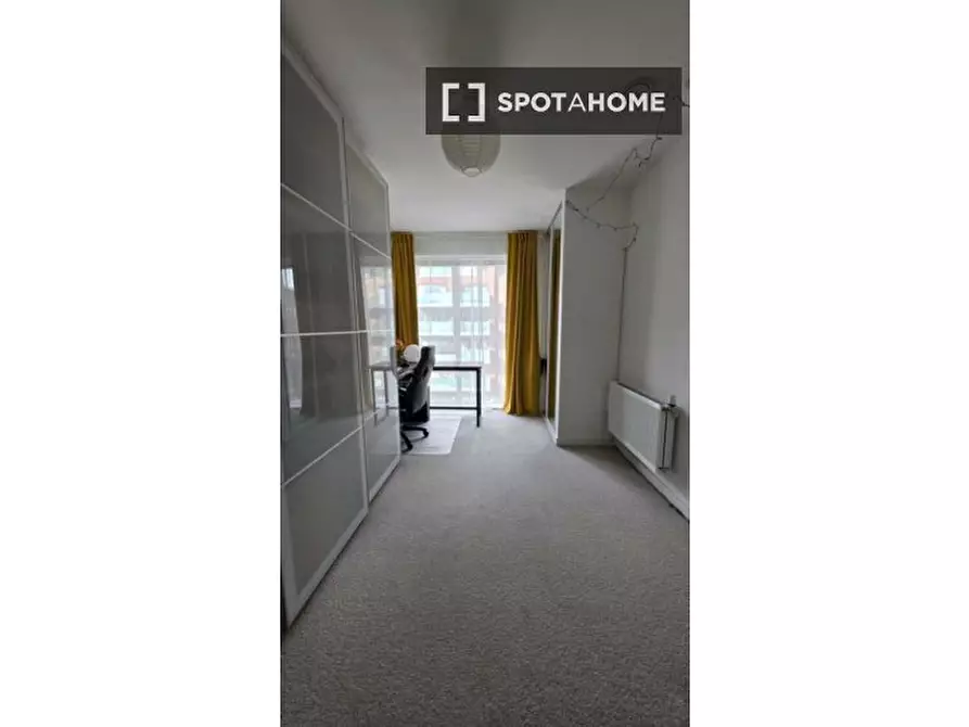 Immagine 1 di Camera condivisa in affitto  in Brownlow Rd a Ealing