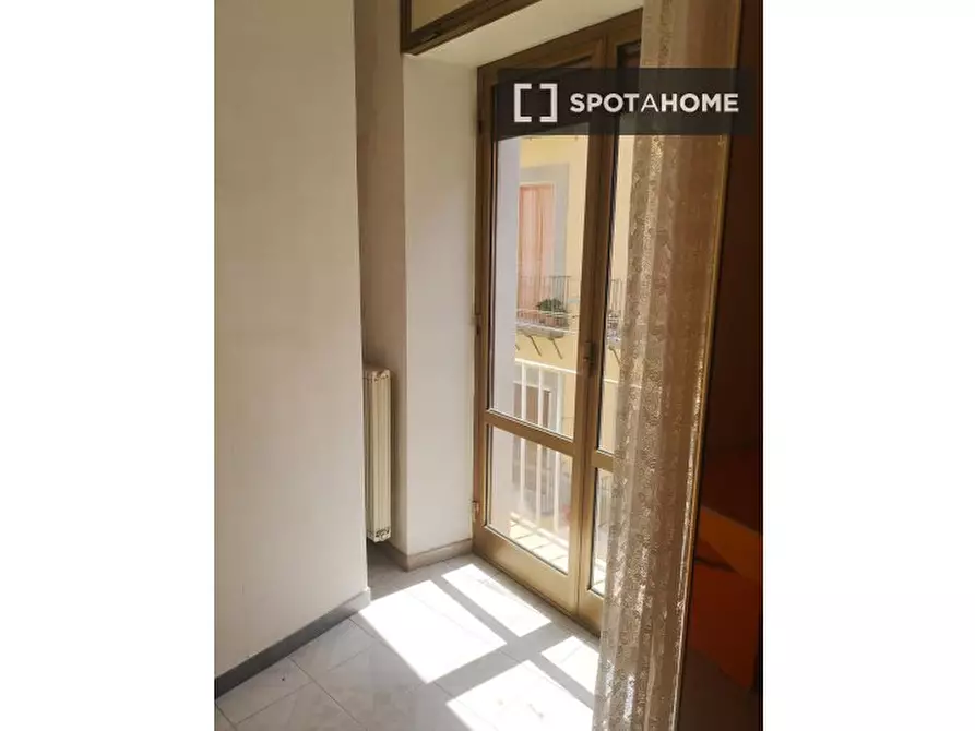 Immagine 12 di Camera condivisa in affitto  in Via Francesco Saverio Correra a Napoli